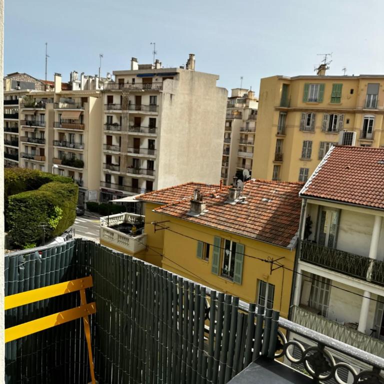 Chic Renovated Home - Nice Libération - Entire 2BR 2BA Apartment or Private Rooms with Private Bathrooms - AC and Garage on request - Appartement 2 Chambres - 14