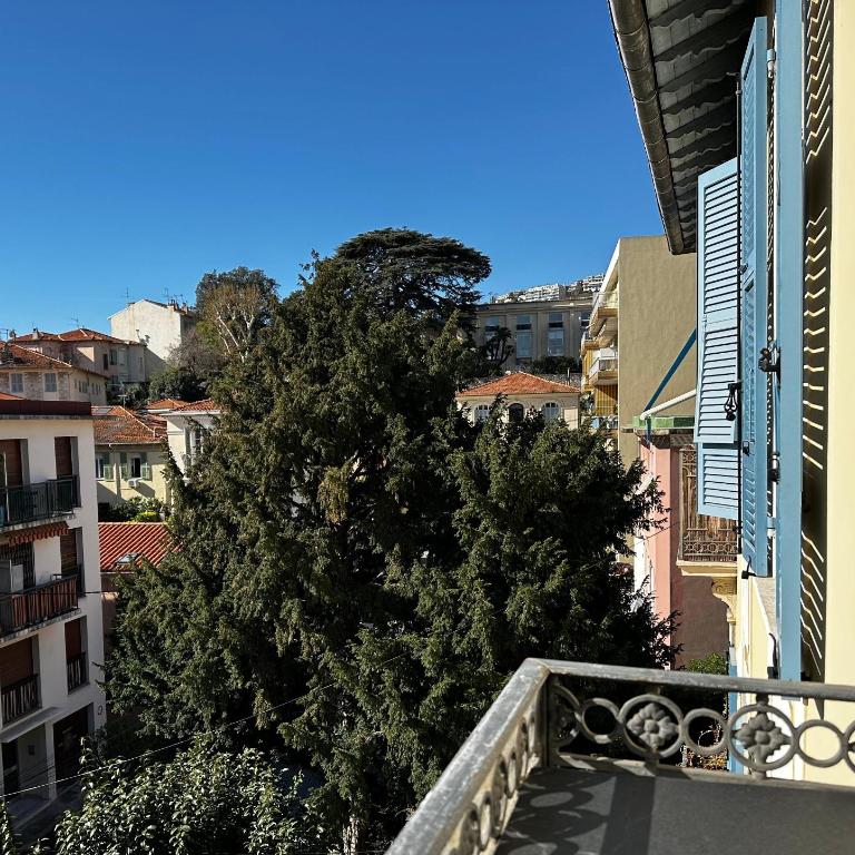 Chic Renovated Home - Nice Libération - Entire 2BR 2BA Apartment or Private Rooms with Private Bathrooms - AC and Garage on request - Appartement 2 Chambres - 13