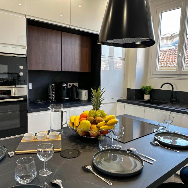 Chic Renovated Home - Nice Libération - Entire 2BR 2BA Apartment or Private Rooms with Private Bathrooms - AC and Garage on request - Appartement 2 Chambres - 11