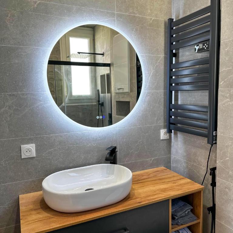 Chic Renovated Home - Nice Libération - Entire 2BR 2BA Apartment or Private Rooms with Private Bathrooms - AC and Garage on request - Appartement 2 Chambres - 10