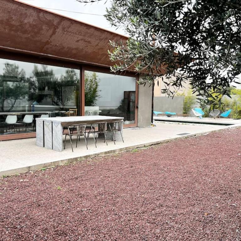Grand loft proche du centre avec jardin et piscine - Villa - 16