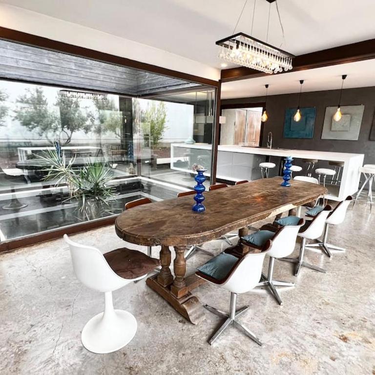 Grand loft proche du centre avec jardin et piscine - Villa - 4