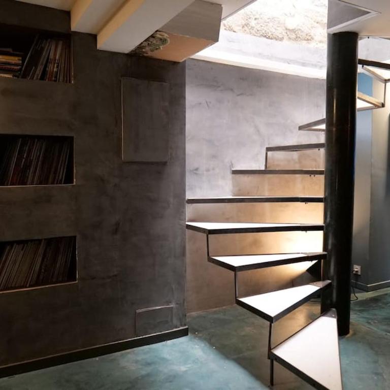 Grand loft proche du centre avec jardin et piscine - Villa - 25