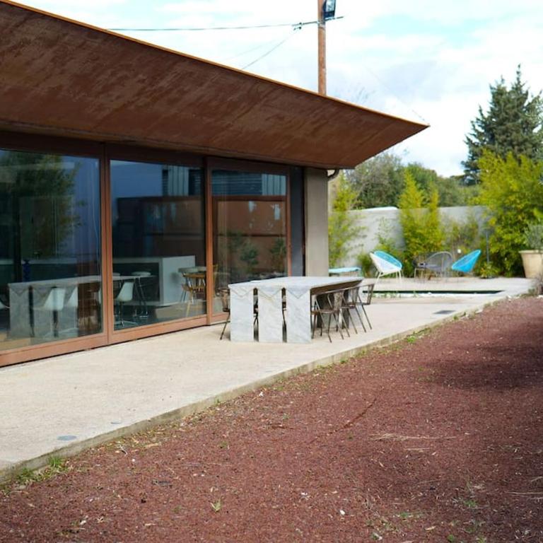 Grand loft proche du centre avec jardin et piscine - Villa - 30