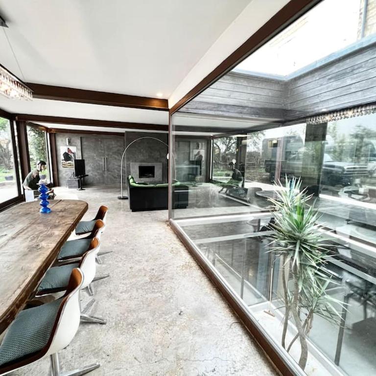 Grand loft proche du centre avec jardin et piscine - Villa - 6