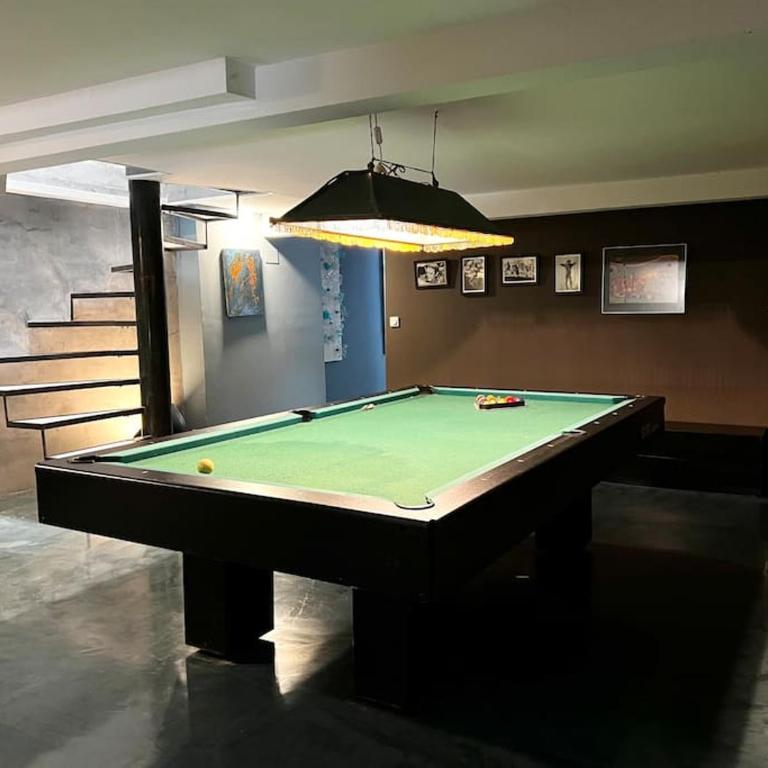 Grand loft proche du centre avec jardin et piscine - Villa - 14