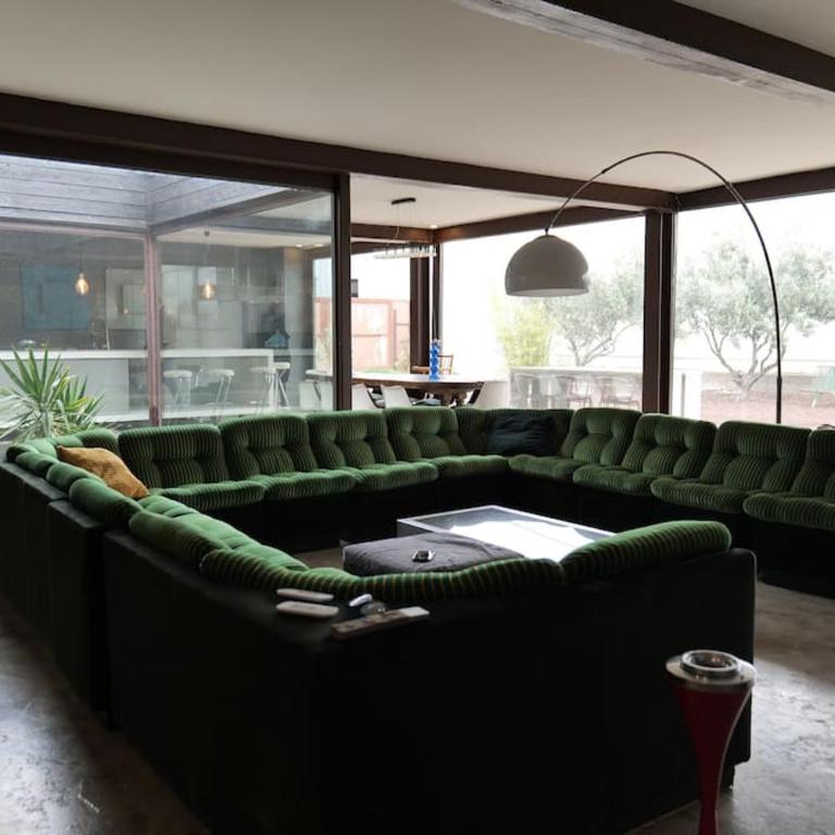 Grand loft proche du centre avec jardin et piscine - Villa - 38