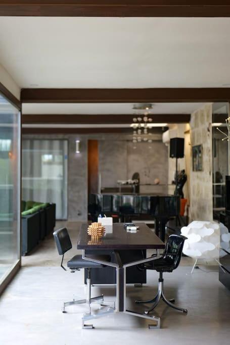 Grand loft proche du centre avec jardin et piscine - Villa - 41