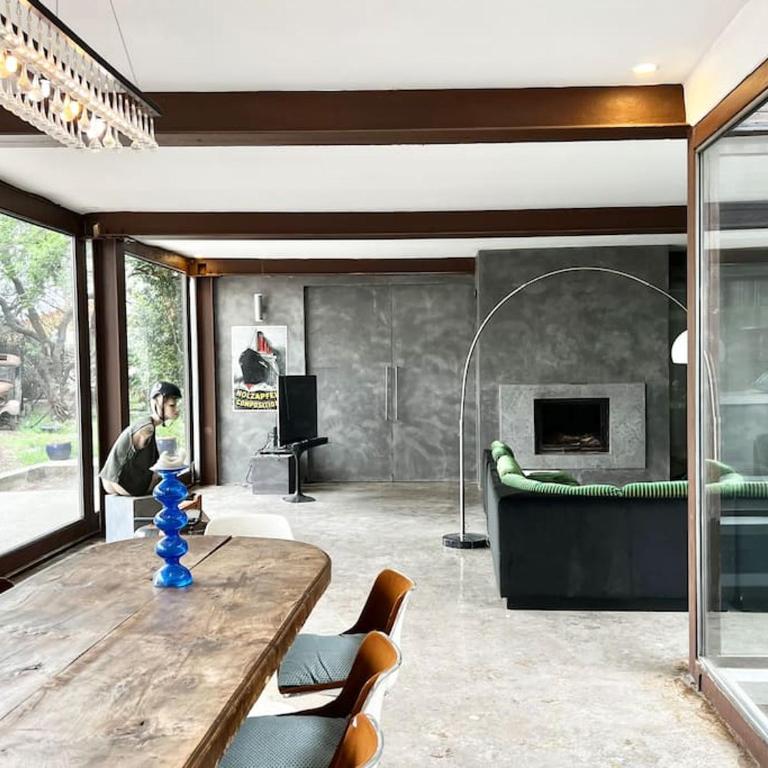 Grand loft proche du centre avec jardin et piscine - Villa - 45