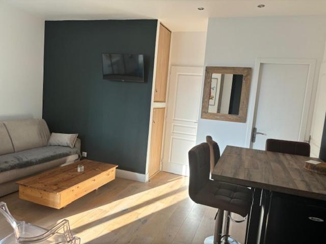 Studio totalement rénové en plein centre-ville devant la Préfecture de Lyon - Apartment mit 1 Schlafzimmer - 9