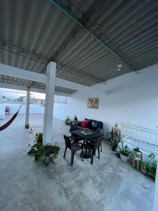 Cómodo al NORTE de la ciudad con terraza - Apartamento de 3 dormitorios - 2