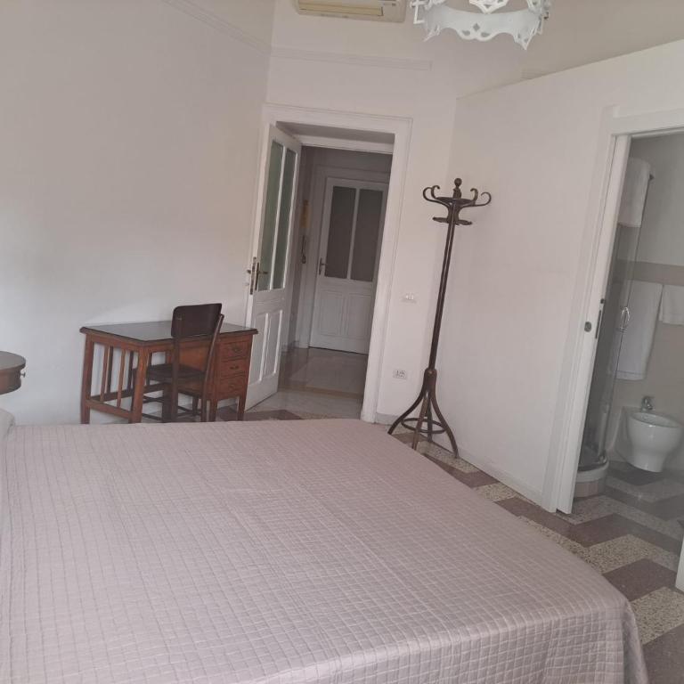 Dante Alighieri Guest House - Double or Twin Room with City View - 14