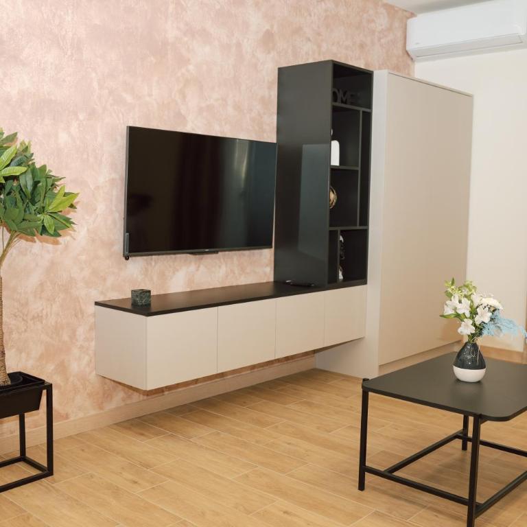 Apartments N & S - Private Parking & 1 minute to the Beach - Deluxe One Bedroom Apartment with Terrace - 7