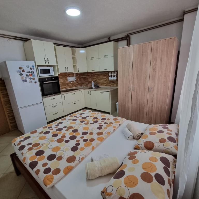 Apartments Vukmarković - Dvokrevetna Soba sa Bračnim Krevetom i Zajedničkim Kupatilom - 1