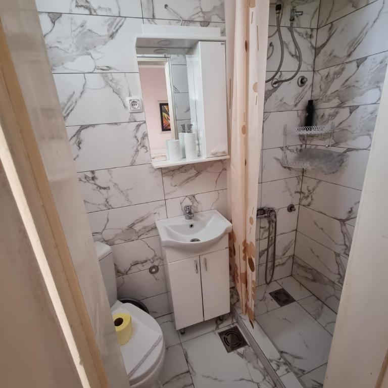 Apartments Vukmarković - Dvokrevetna Soba sa Bračnim Krevetom i Sopstvenim Kupatilom - 1