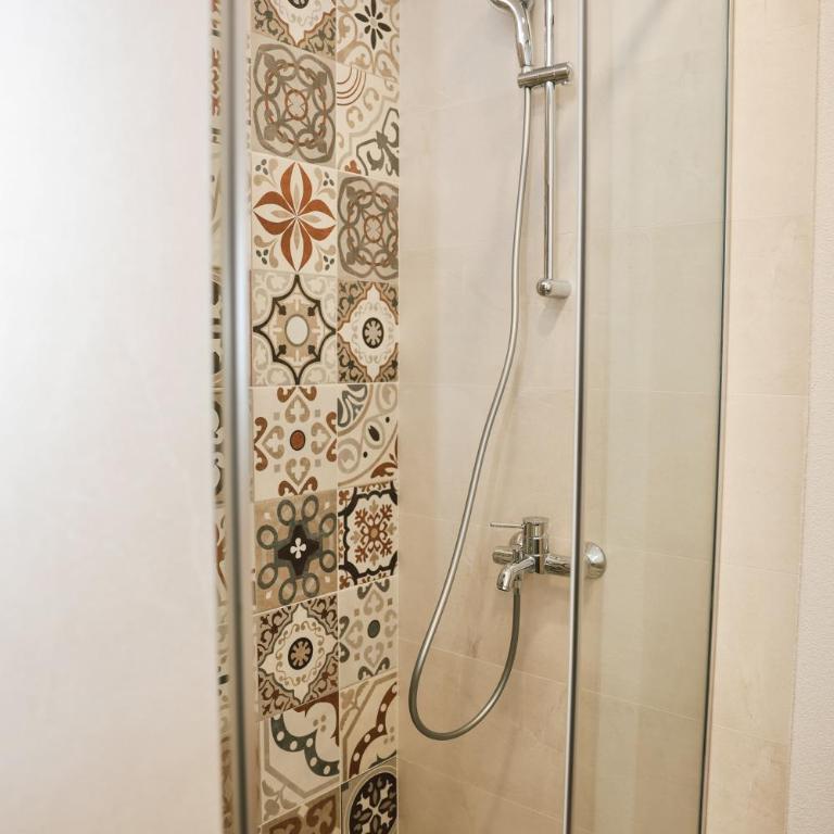 Apartments N & S - Private Parking & 1 minute to the Beach - Deluxe One Bedroom Apartment with Balcony - 17