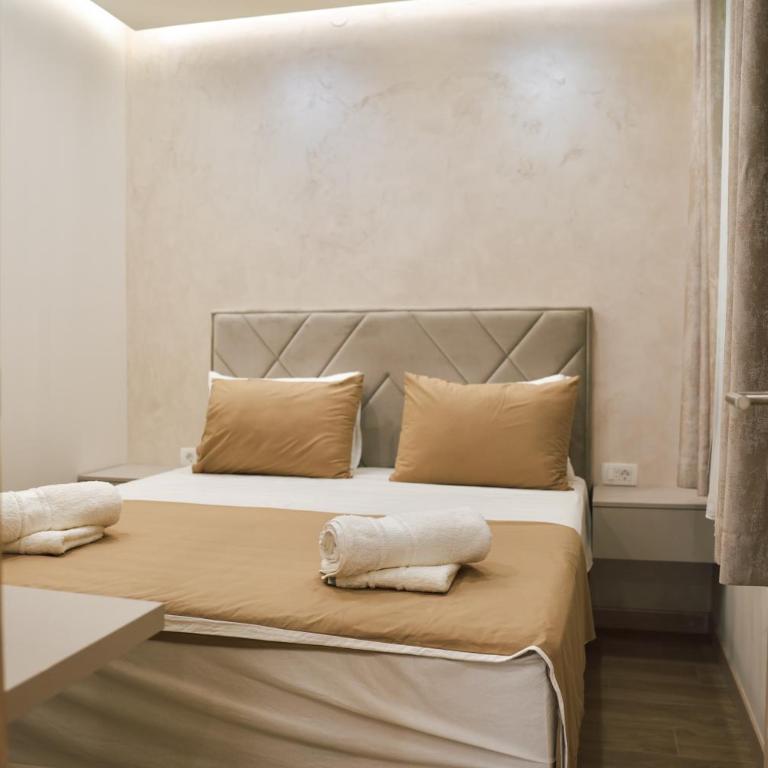 Apartments N & S - Private Parking & 1 minute to the Beach - Deluxe One Bedroom Apartment with Terrace - 28
