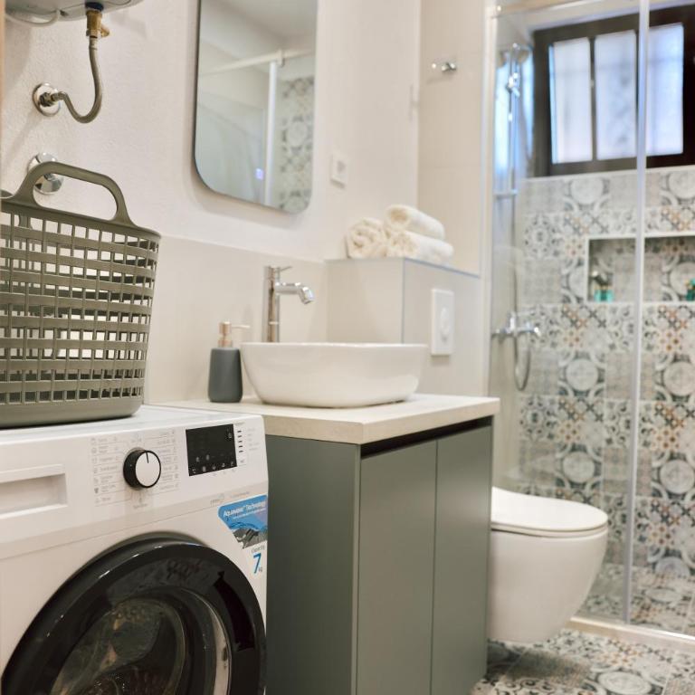 Apartments N & S - Private Parking & 1 minute to the Beach - Deluxe One Bedroom Apartment with Terrace - 30