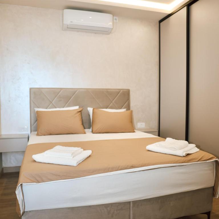 Apartments N & S - Private Parking & 1 minute to the Beach - Deluxe One Bedroom Apartment with Balcony - 2