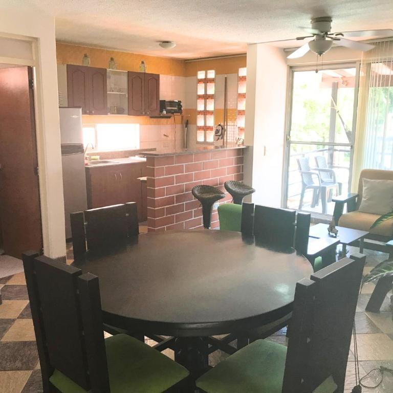 ""Apto 2 Habit, 4 piscinas, Dcto GENIUS, Check in-out extendidos, a 1 cuadra del parque -Ciudadela del Sol-"" - Two-Bedroom Apartment with Pool View - 22