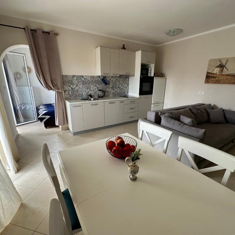 Summer Apartment Petrovac - Two-Bedroom Apartment with Balcony and Sea View - 17