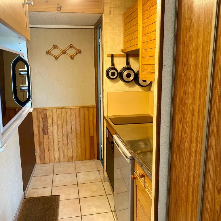 Studio Cabine 26m², 4 pers, proche commerces et pistes - FR-1-758-3 - Studio - 14