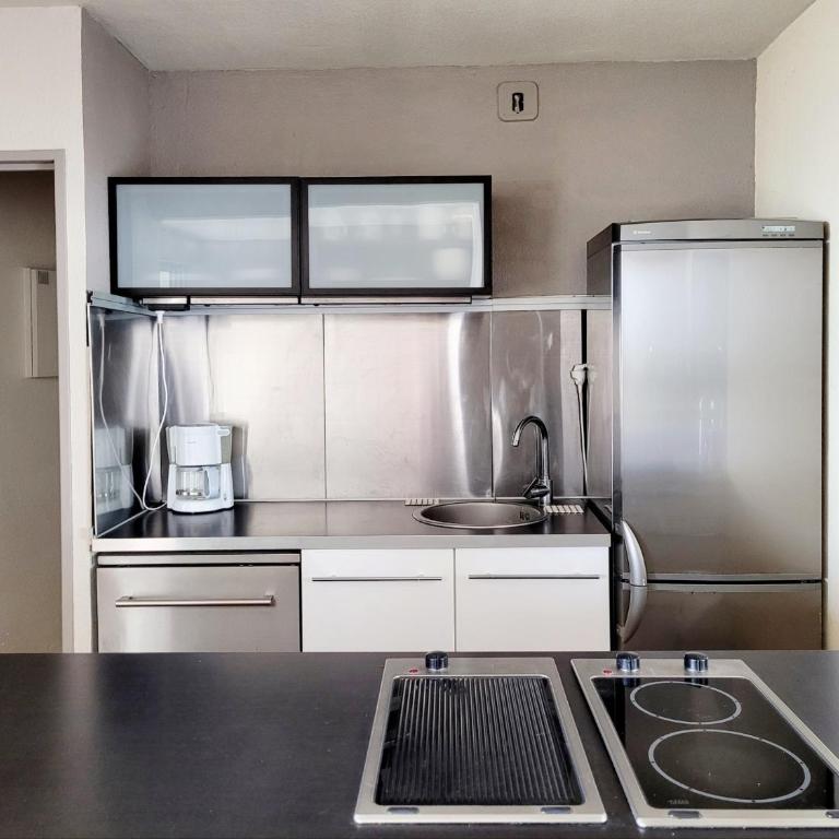Canet-en-Roussillon T2 moderne 4 pers, accès plage, WiFi, box privé - FR-1-794-110 - Apartment - 8