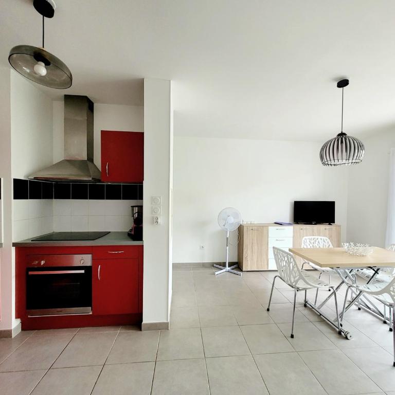 Beau T2 Moderne avec Piscine, Garage, Proche Mer - Canet-en-Roussillon - FR-1-794-132 - Appartement - 8