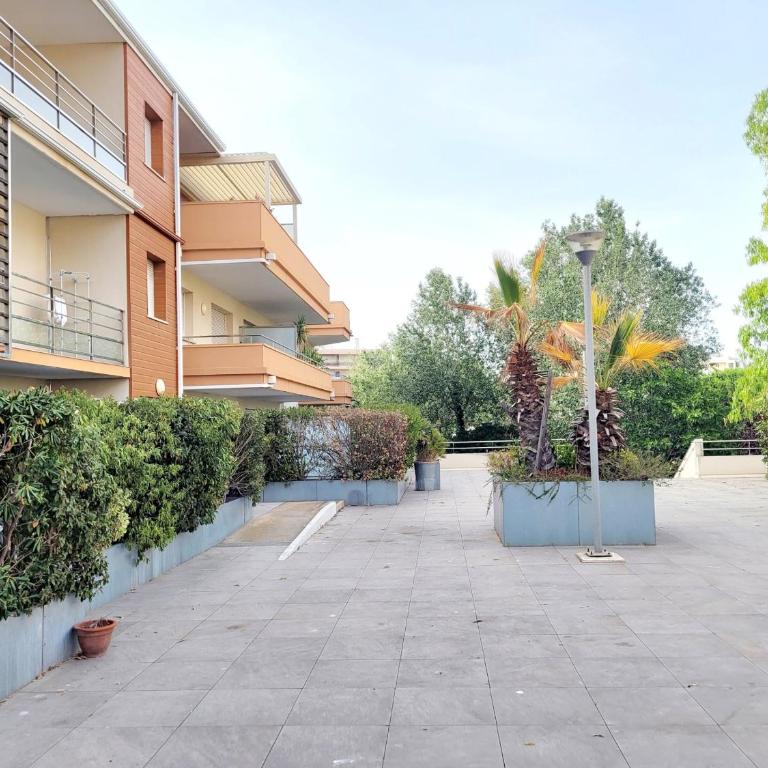 Beau T2 Moderne avec Piscine, Garage, Proche Mer - Canet-en-Roussillon - FR-1-794-132 - Appartement - 12