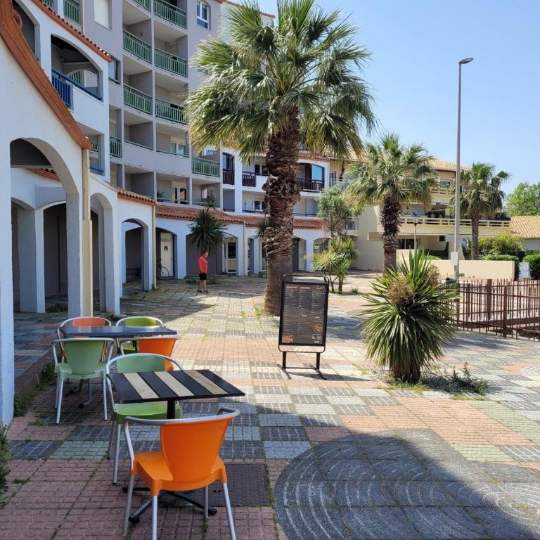 Beau T2 Moderne avec Piscine, Garage, Proche Mer - Canet-en-Roussillon - FR-1-794-132 - Appartement - 16