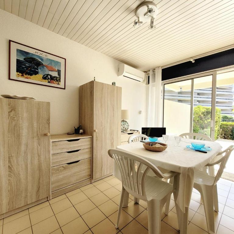 Studio cabine avec terrasse, accès direct plage, WIFI, clim, parking privé - 4 pers. - FR-1-794-149 - Monolocale - 4