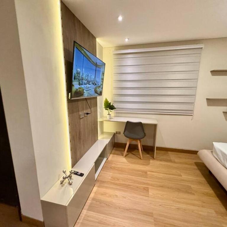 Apto Ejecutivo en Zona Universitaria Equipetrol Wifi Piscina Comodidad - One-Bedroom Apartment - 21