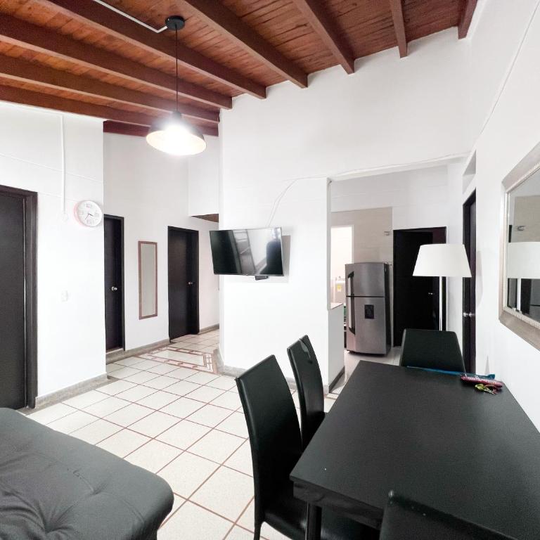 Apartamentos Amoblados En La Circunvalar Cerca a Parque Arboleda y Parque La Rebeca, Por Parceros Group - Apartamento Deluxe de 4 dormitorios - 1