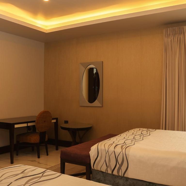Hotel West Plaza - Habitación Doble Deluxe - 2 camas - 5