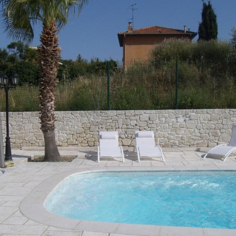 Magnifique studio sur les hauteurs de Nice, piscine, parking et WIFI - Appartement 1 Chambre - 9