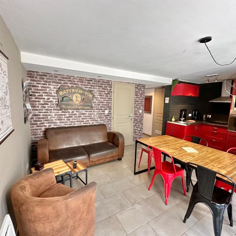 RDC avec Courette - jusqu'à 6 pers - Plage à 100m - Two-Bedroom Apartment with Terrace - 16