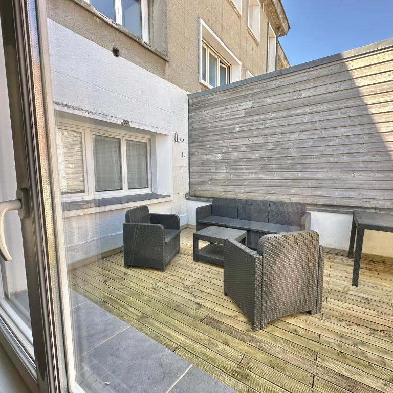 RDC avec Courette - jusqu'à 6 pers - Plage à 100m - Two-Bedroom Apartment with Terrace - 2