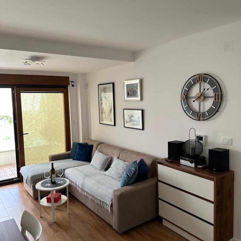 Donald Duck - One-Bedroom Apartment - 1