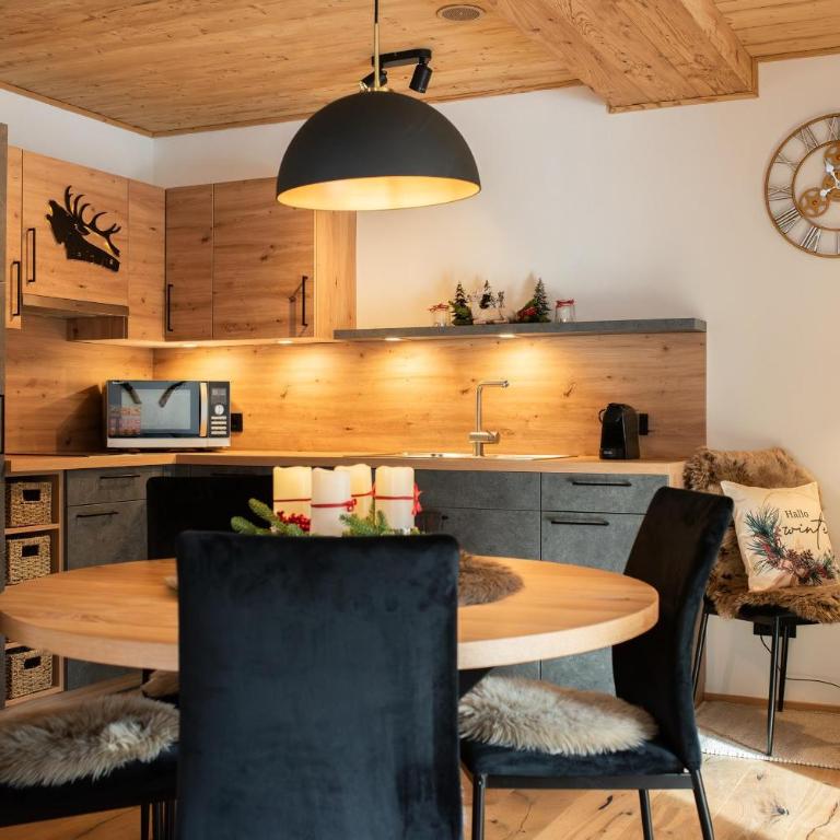 Appartement Bergwild - Two-Bedroom Apartment with Bath - 6
