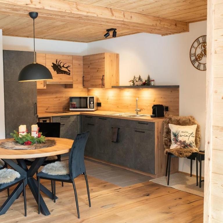 Appartement Bergwild - Two-Bedroom Apartment with Bath - 26