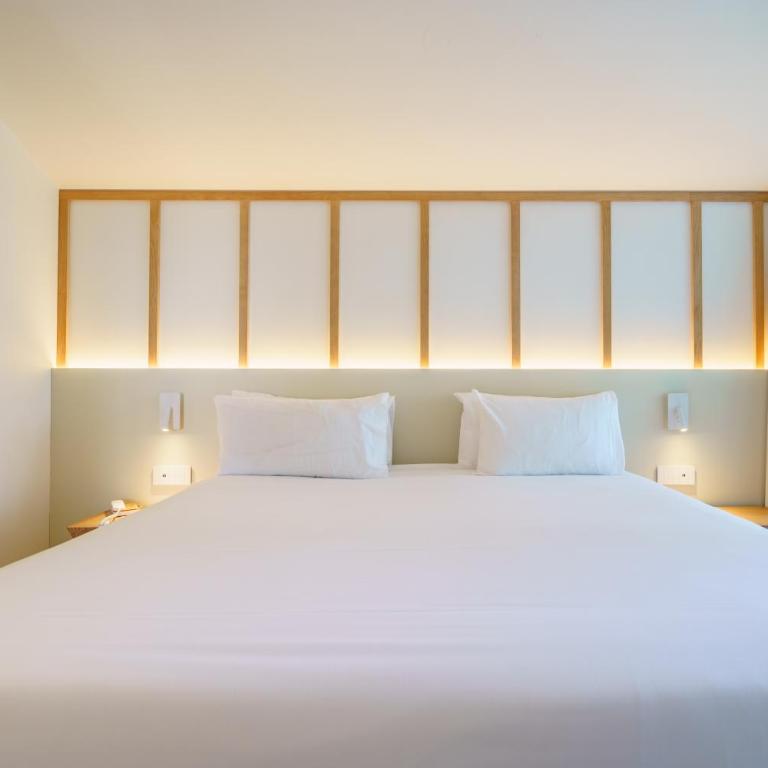 Hôtel Ibaïa - Chambre Double - Vue Partielle sur Mer. - 7