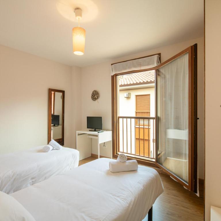 Adosado a 900m de la playa de Poo - Two-Bedroom House - 12