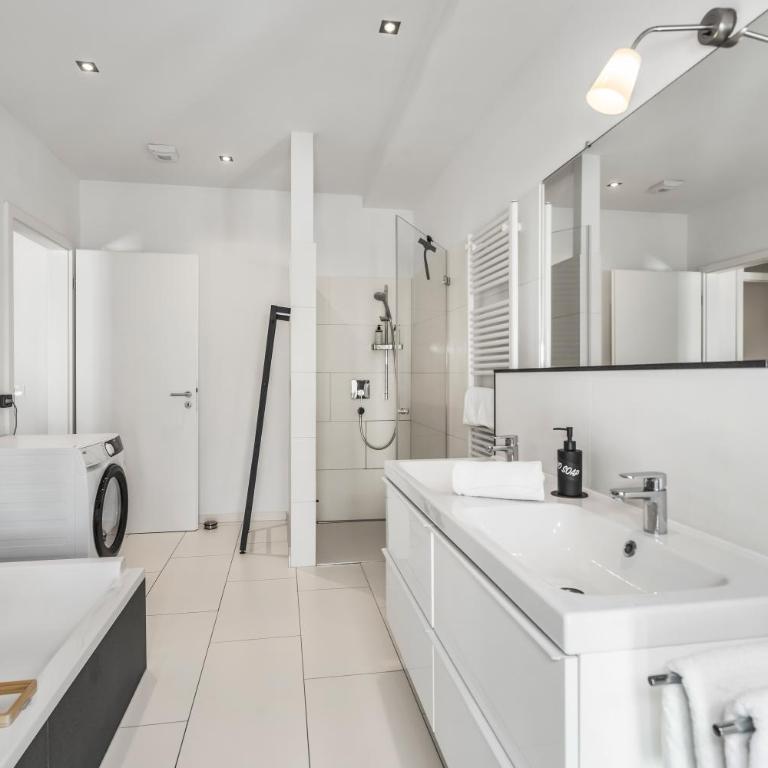 DND Design Loft I 170qm I Parken I Balkon I Workstation I Netflix I Kaffee I Waschmaschine I Trockner I Xbox I Ausblick - Apartment mit 3 Schlafzimmern - 5