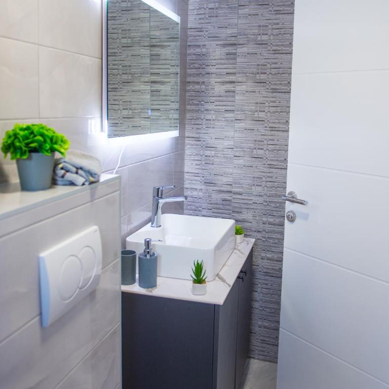 Villa Lira - Two-Bedroom Apartment - 16