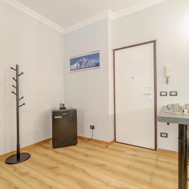 GuestHost - MM Pozzo Strada Mini Subway Studio - Studio Apartment - 8