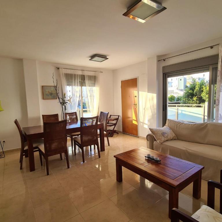 AMPLIO APARTAMENTO DÚPLEX con PISCINA - Three-Bedroom Apartment - 7
