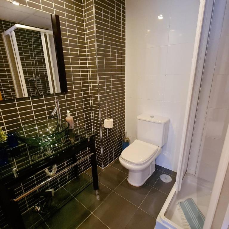 AMPLIO APARTAMENTO DÚPLEX con PISCINA - Three-Bedroom Apartment - 14