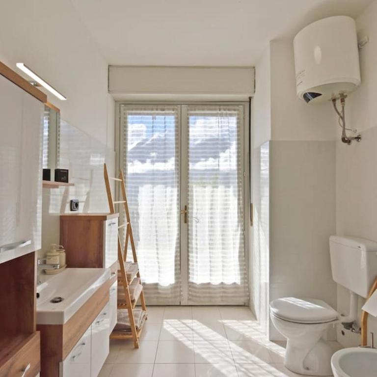 Aosta Mountain View Terrace- Bluchalet - One-Bedroom Apartment - 12