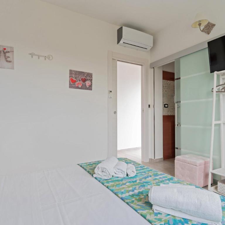 B&B Annita - King Room with Pool View - 4