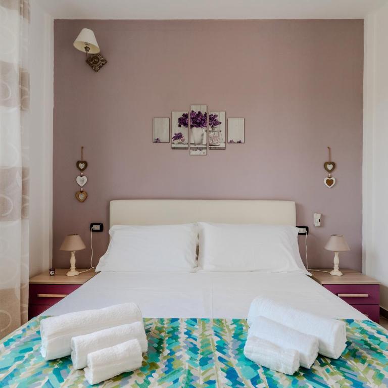 B&B Annita - King Room with Pool View - 3